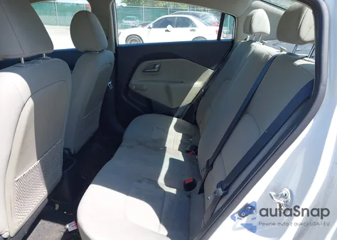 2015 Kia Rio Lx z USA, uszkodzony, nr VIN KNADM4A37F6467599